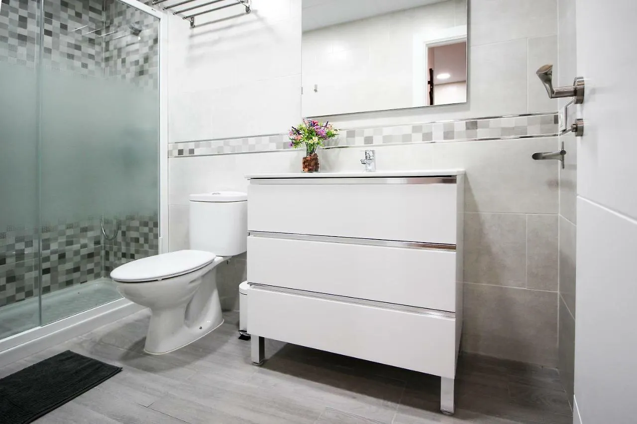 Palacios 6, Nuevo, Playa, Barrio Tranquilo, Todos Los Servicios, Pa Malaga 0*,  Spain