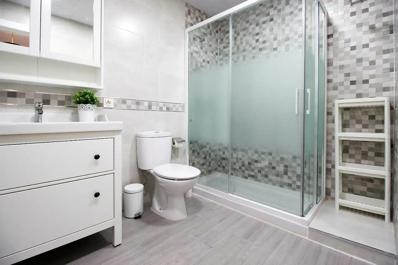 Palacios 6, Nuevo, Playa, Barrio Tranquilo, Todos Los Servicios, Pa Malaga Spain